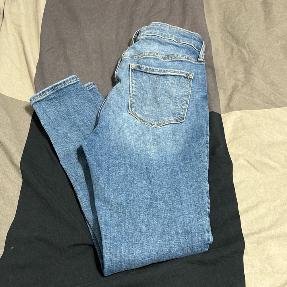 Old Navy Rockstar Super Skinny High Rise Jean